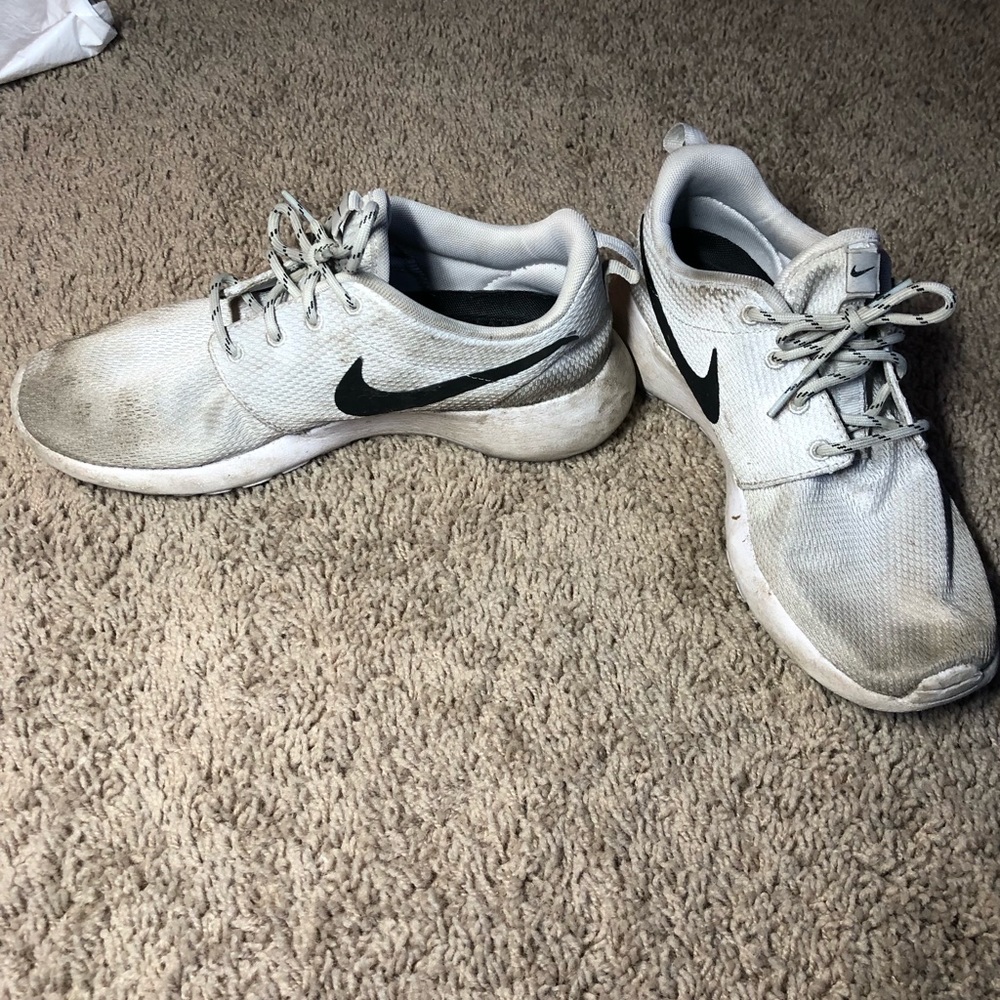 light grey nike shoes